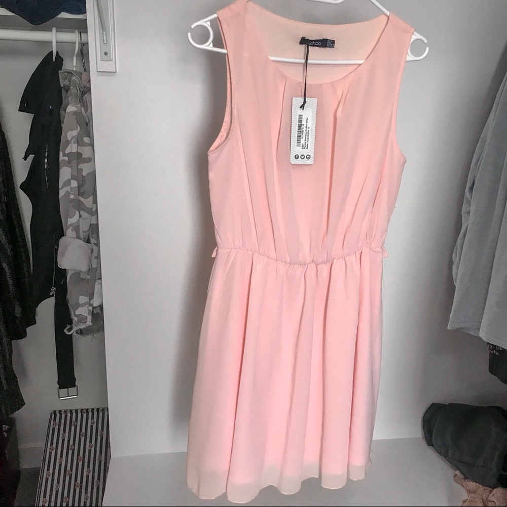 Boohoo NWT Rose Dress Size S